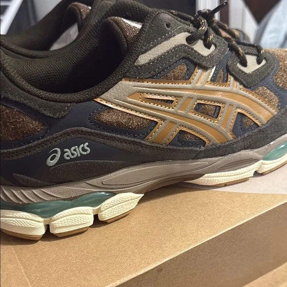 Men’s ASICS Earthy Tone Sneakers - Picture 6 of 7